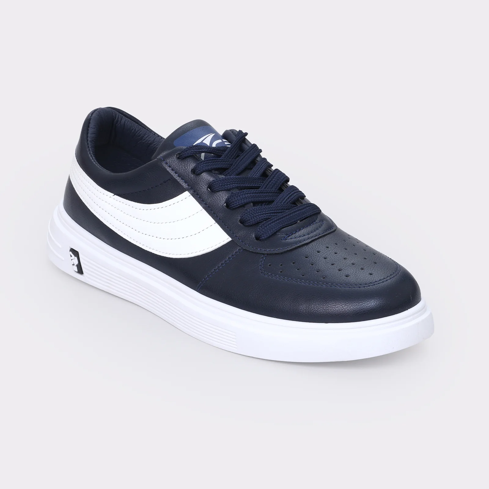 Men's dailywear sneakers - Image 2