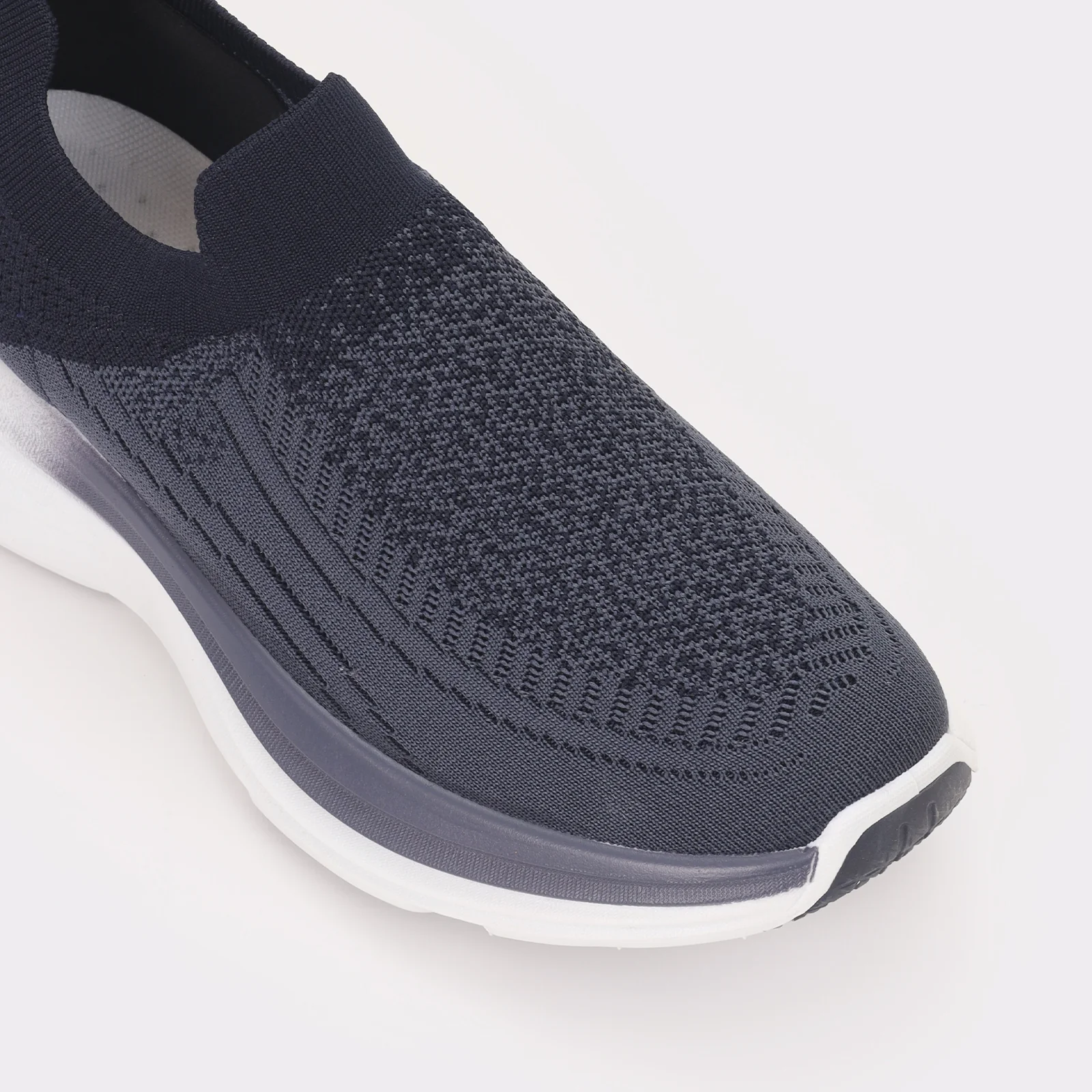 Men Everyday Sneakers - Image 7
