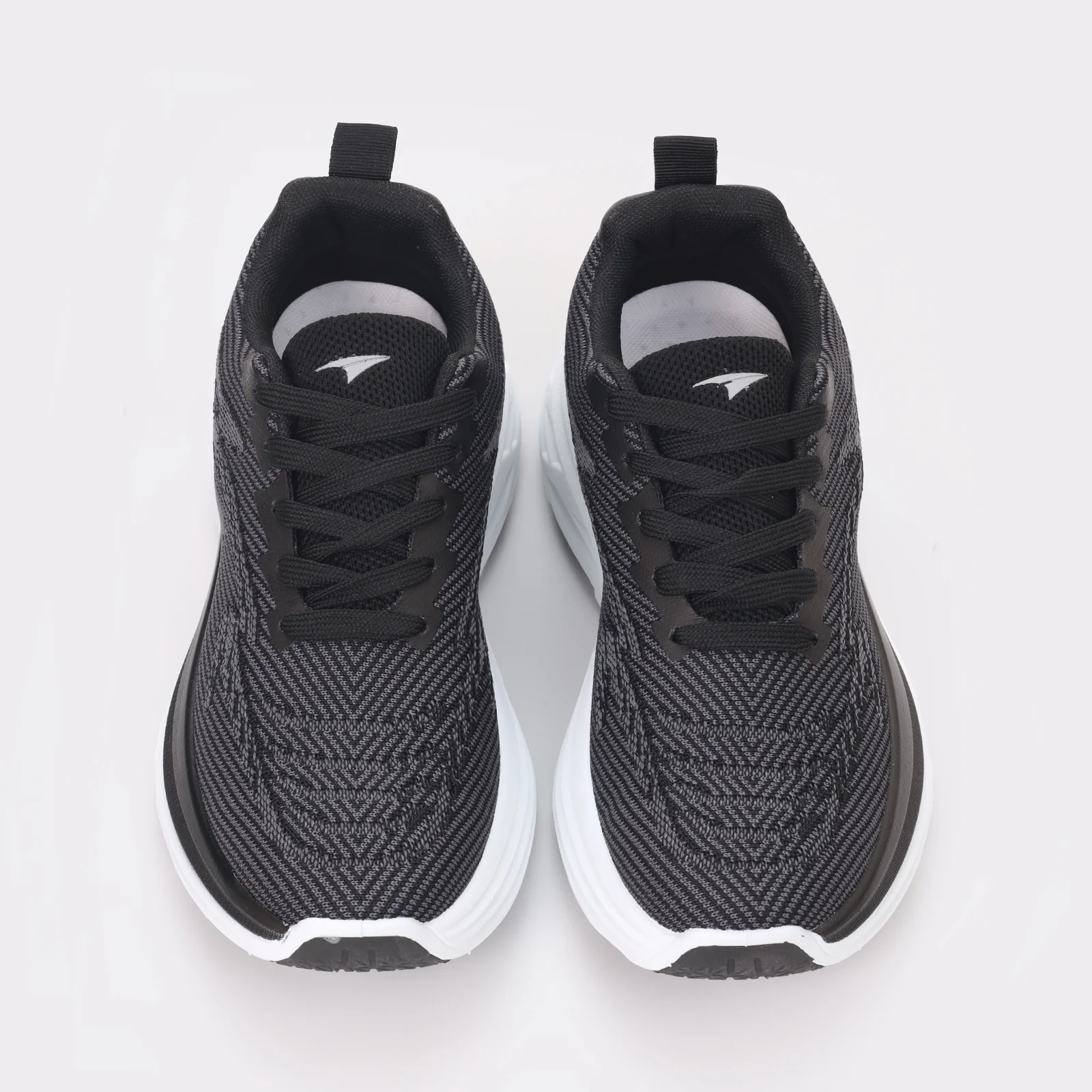 Men Everyday Sneakers - Image 4